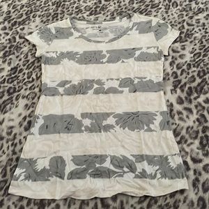 New York and Company T shirt